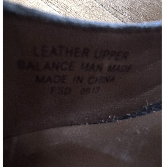 Nine West Black Leather Wedge Pumps Gold‎ Buckle Accents Shoes Heels Size 8.5 M - Picture 3 of 8